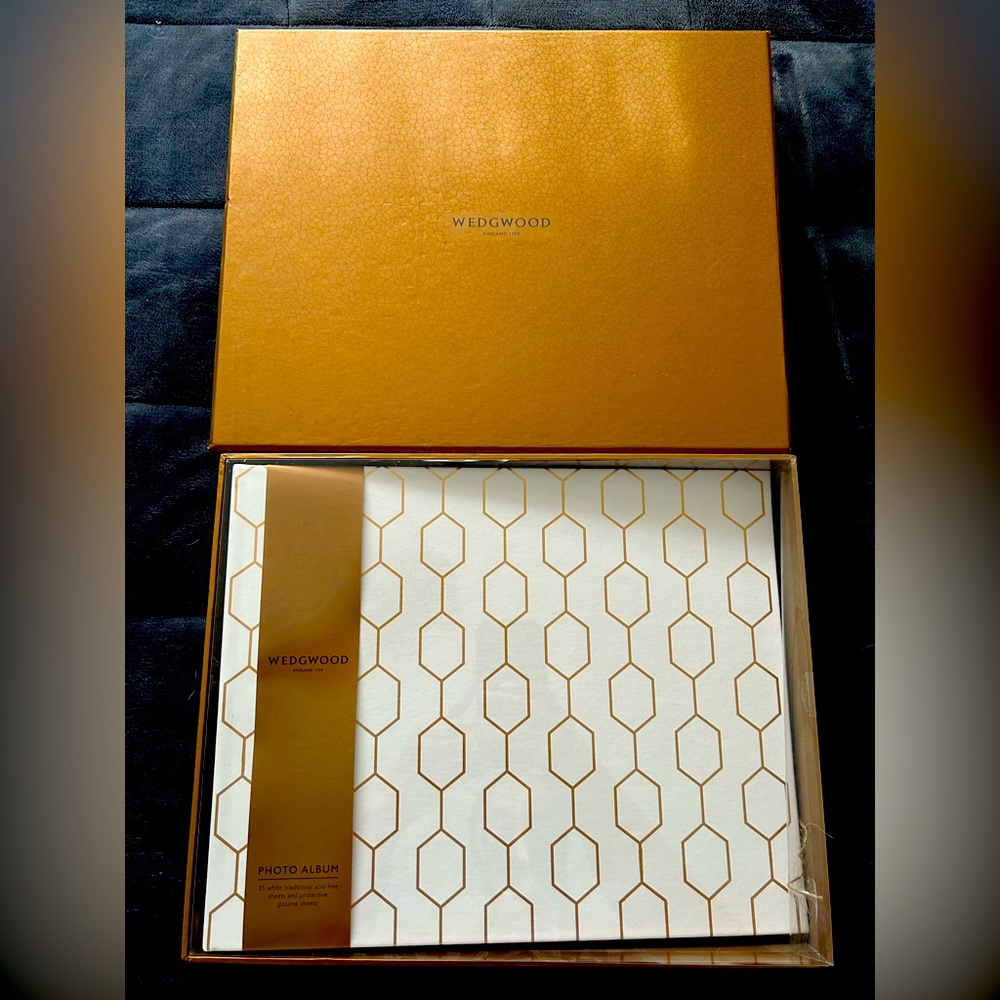 BNIB Wedgwood Hite Wedding Photo Album Gold & White Great Wedding Gift